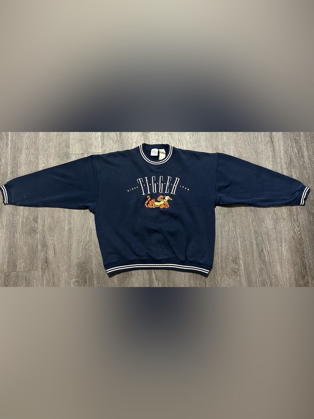 Vintage - 90s Disney Store Tigger sweater Navy Blue